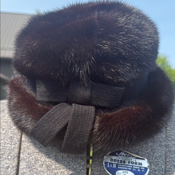 Dior Black Fur Hat with Bow - Picture 4 of 6